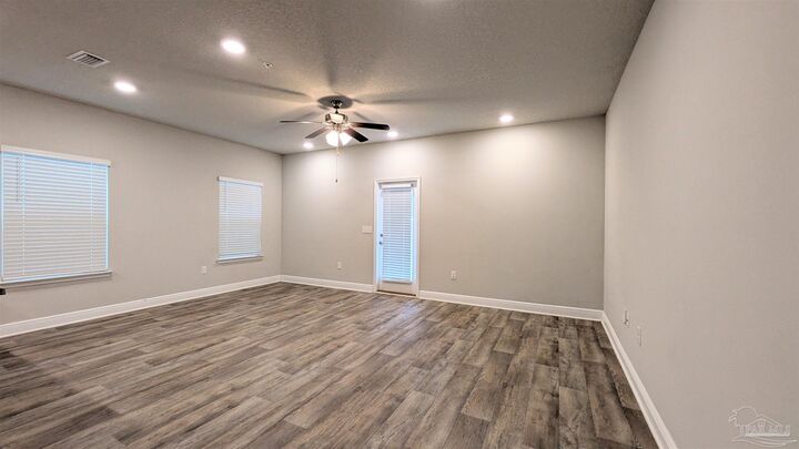 Property Photo: 6060 Royal Port Ct FL 32526