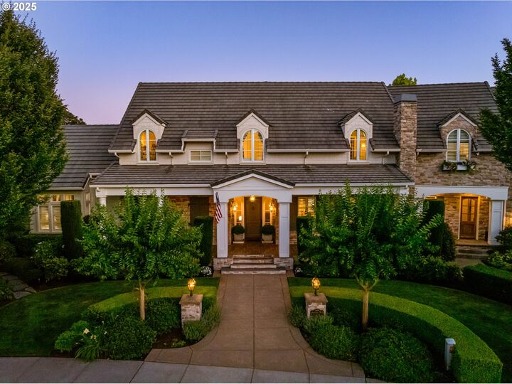 Property Photo: 2628 Edgewater Dr OR 97401