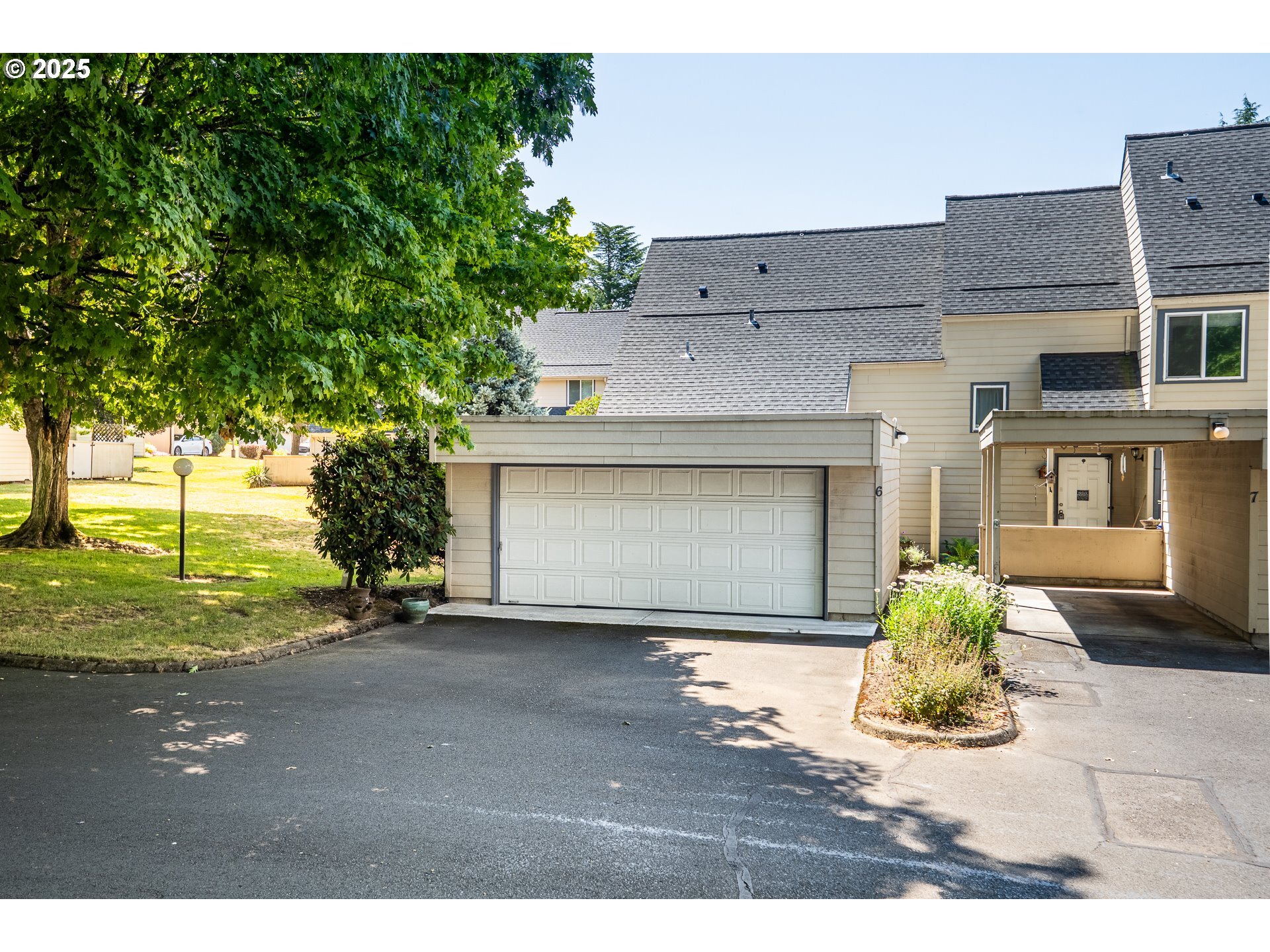 Property Photo: 361 NE Village Squire Ave OR 97030