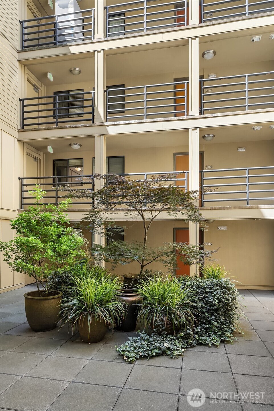 Property Photo: 3401 Wallingford Avenue N 404 WA 98103