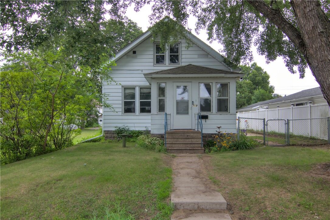 Property Photo: 719 Fleming Avenue WI 54701