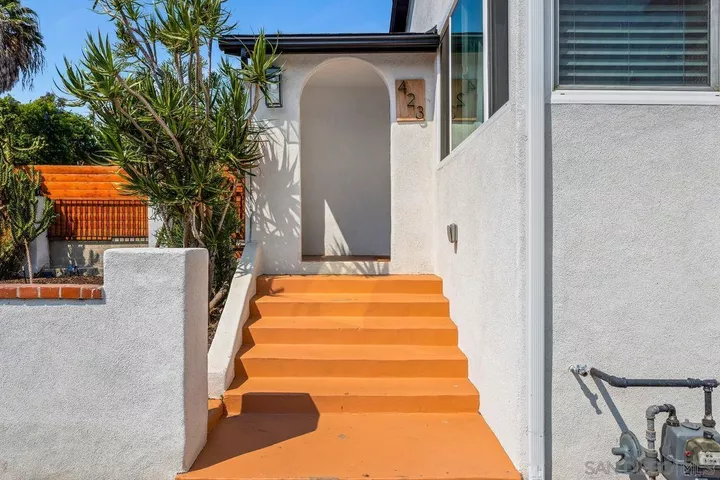 Property Photo: 423 Alvarado Ter CA 92084