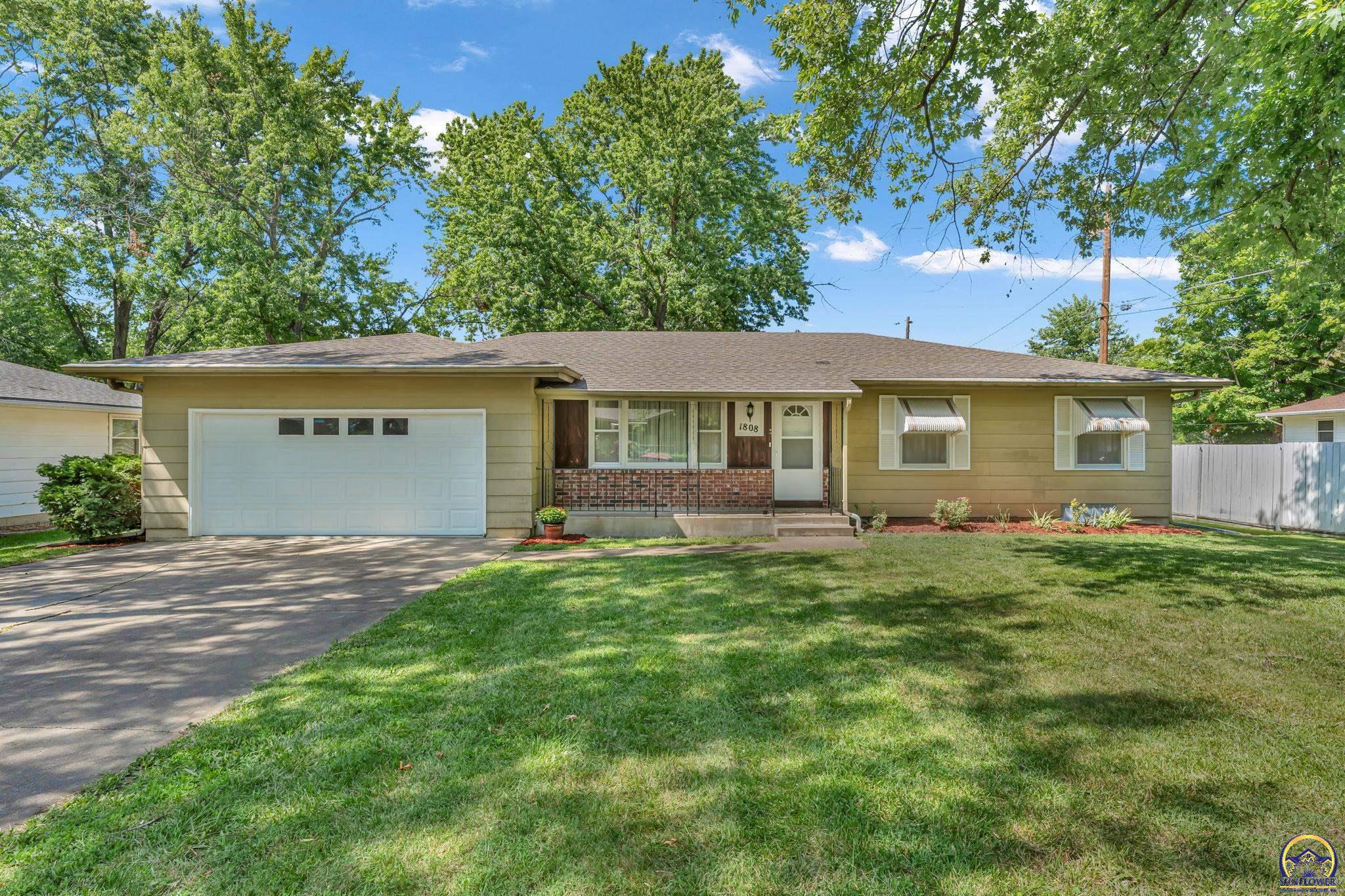 Property Photo: 1808 SW 36th Ter KS 66611