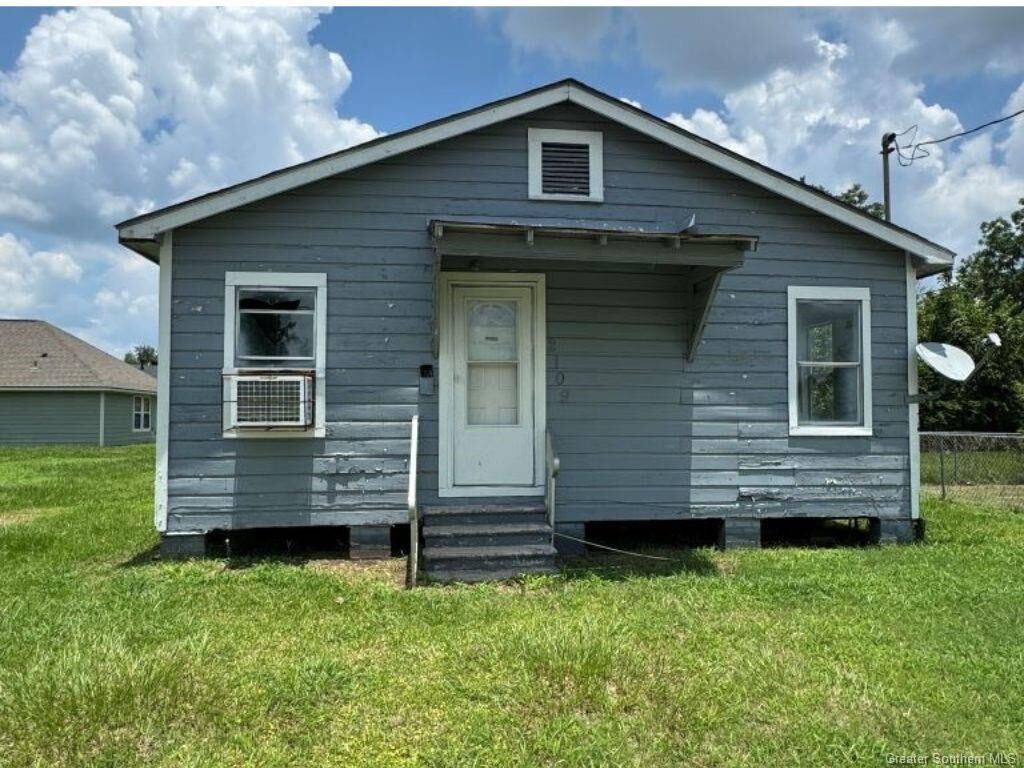 Property Photo: 2109 S Evans Street S LA 70601