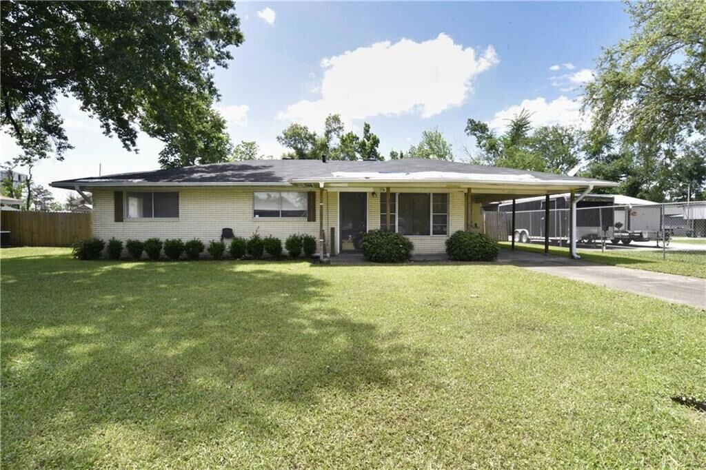 Property Photo: 1801 Linda Drive LA 70669