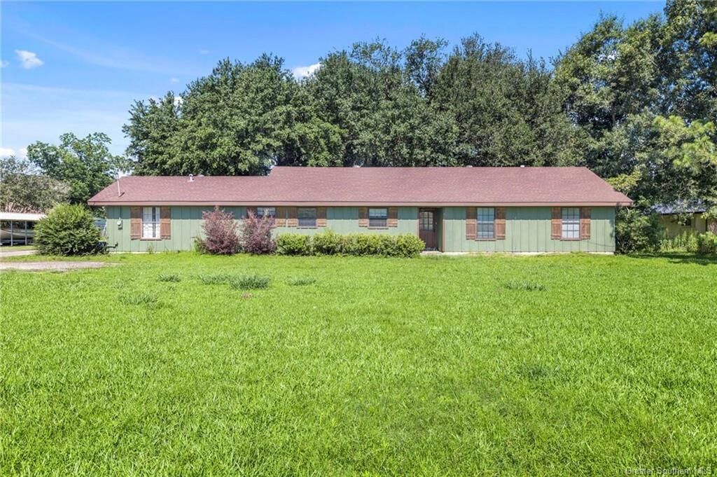 Property Photo: 3227 Vincent Road LA 70605