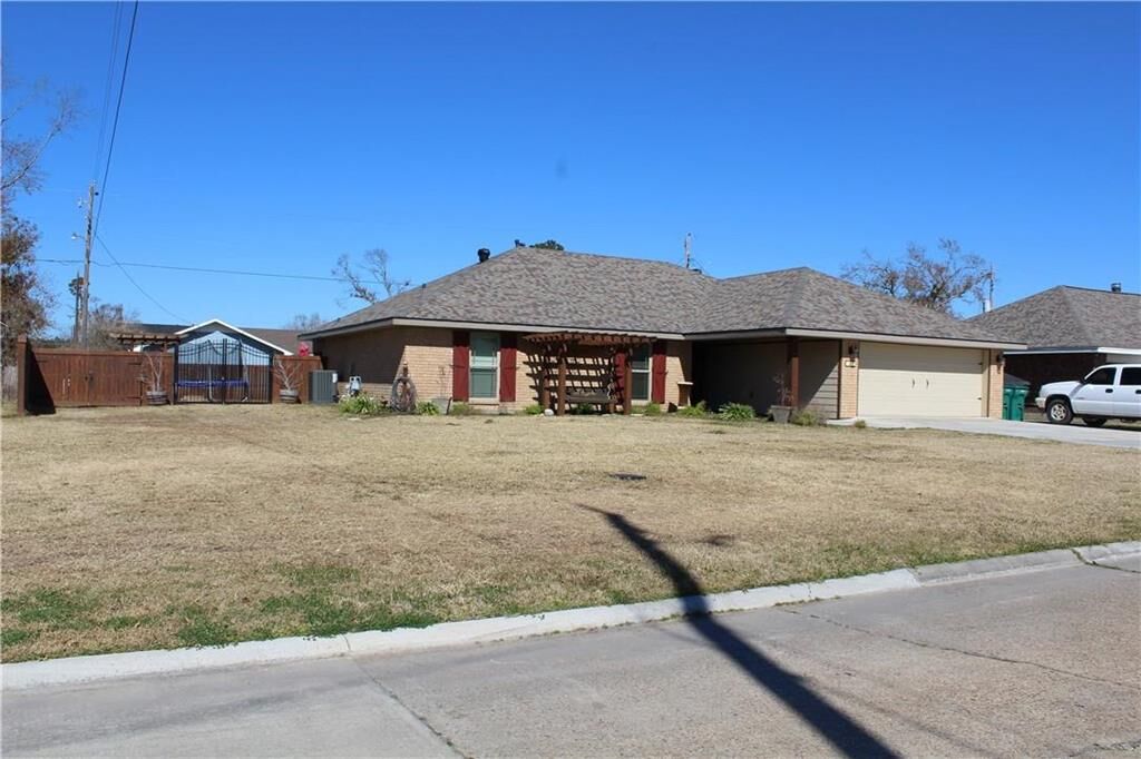 Property Photo: 33 Eucalyptus Street LA 70663