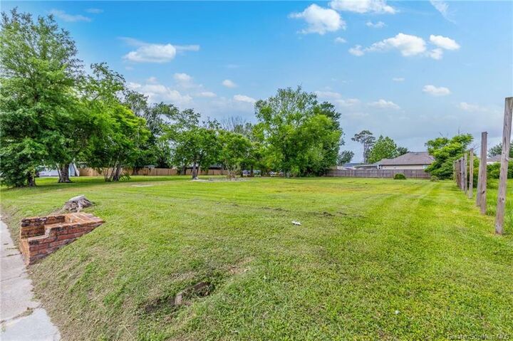 Property Photo: 2930 Hodges Street A LA 70601