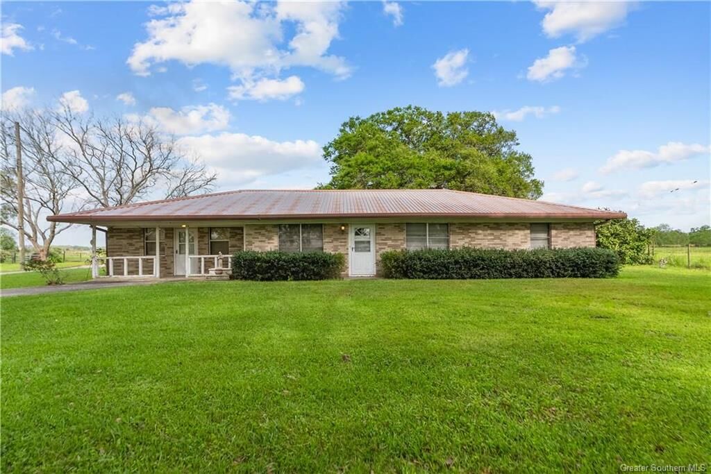 Property Photo: 21182 99 Highway LA 70591