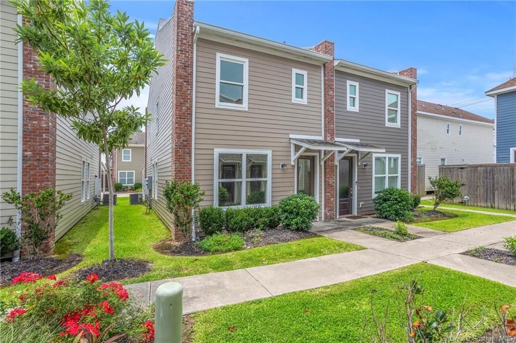 Property Photo:  515 Division Street  LA 70601 