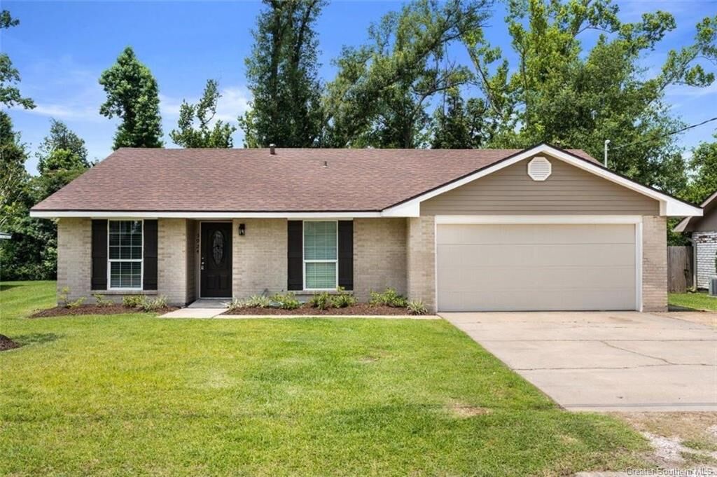 Property Photo: 3924 Sarah Drive LA 70605