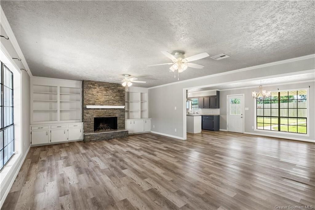 Property Photo:  2606 Mary Drive  LA 70665 