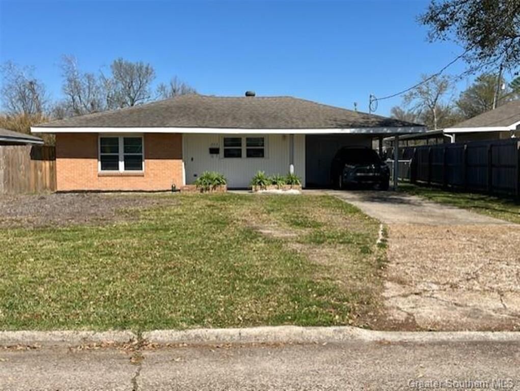 Property Photo:  212 Hathaway Street  LA 70605 