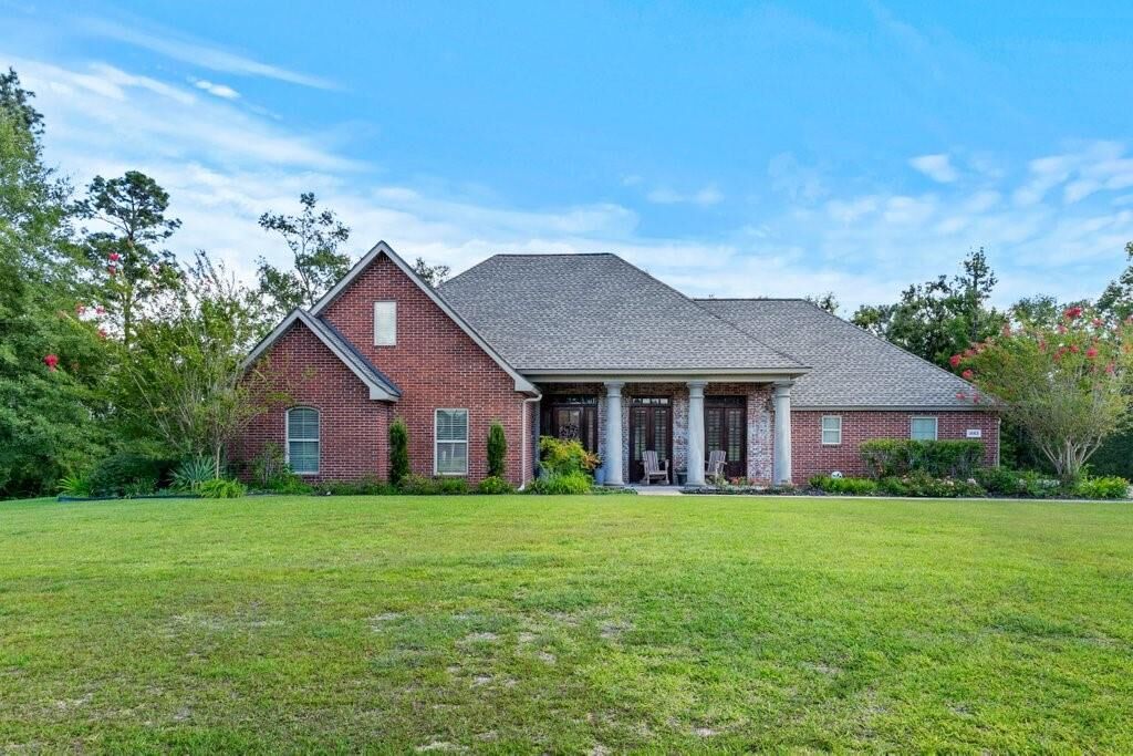 Property Photo:  1663 S Woodland Forest Drive S  LA 70611 