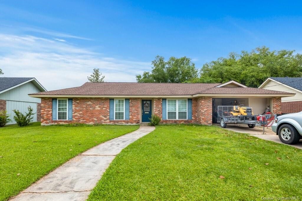 Property Photo: 114 Greenway Street LA 70605