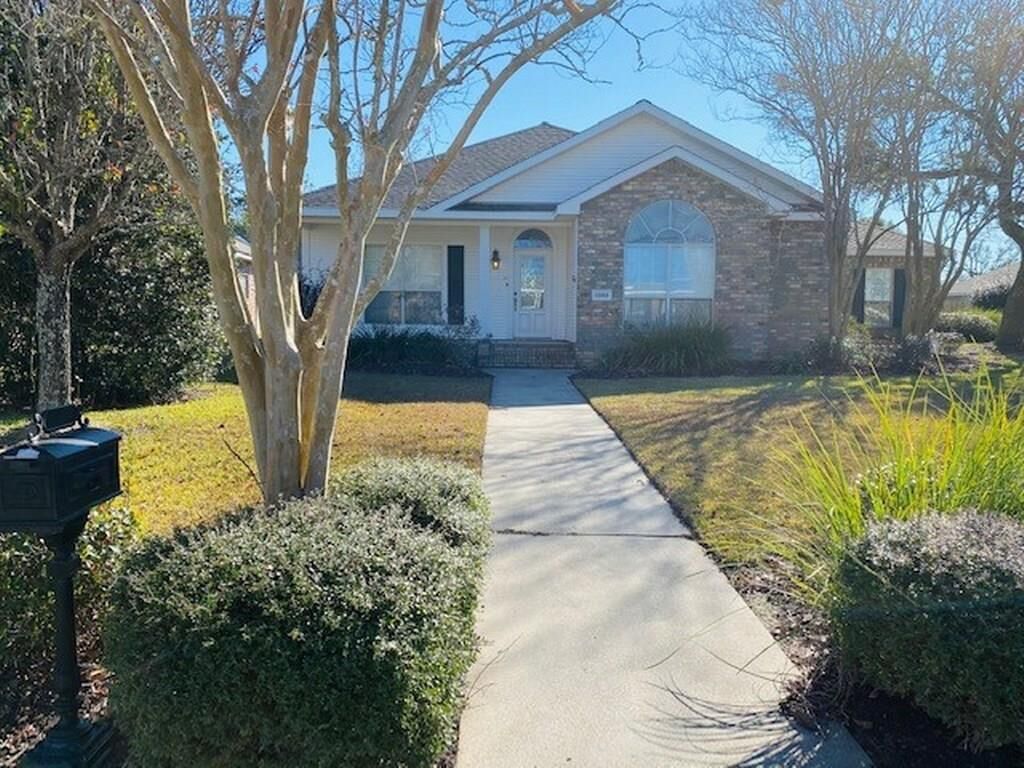 Property Photo: 1333 Cambridge Court LA 70605