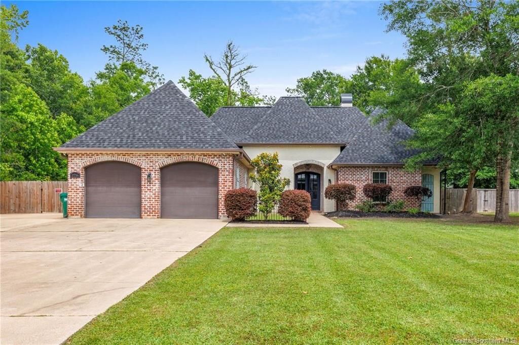 Property Photo: 2716 E Robinwood Drive E LA 70611