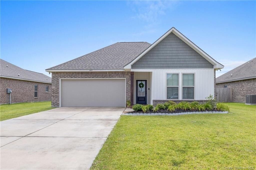Property Photo:  1819 Downing Road  LA 70611 