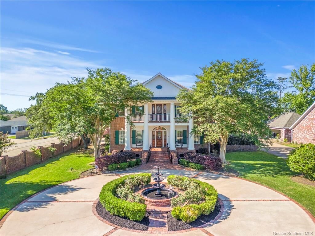 Property Photo: 1301 Charlestown Lane LA 70605
