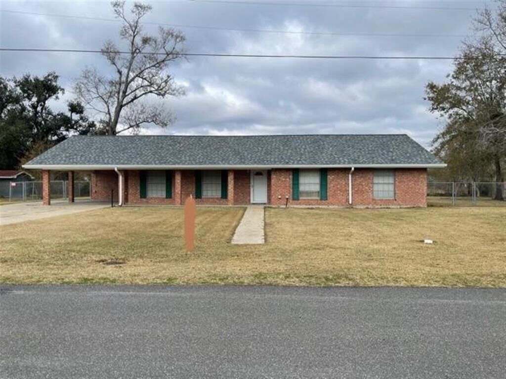 Property Photo: 530 E Carlton Street E LA 70663