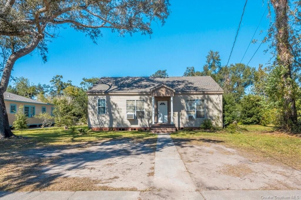 Property Photo:  1915 5th Street  LA 70601 