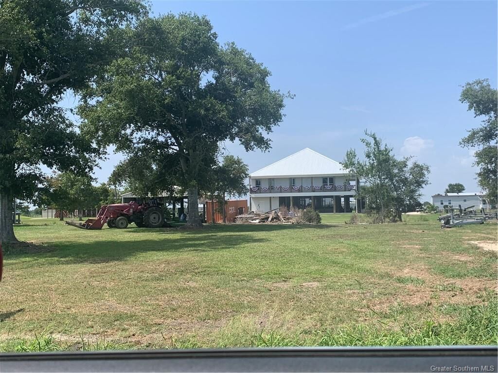 Property Photo: 1 Lake Breeze Road LA