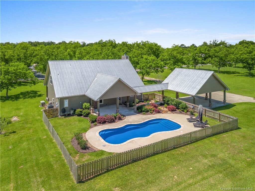 Property Photo: 4434 Arnold White Road LA 70611