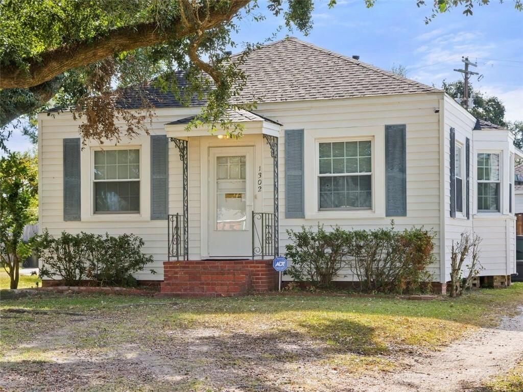 Property Photo:  1302 10th Street  LA 70601 