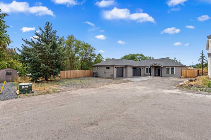 Property Photo: 4217 N Locust Rd WA 99206