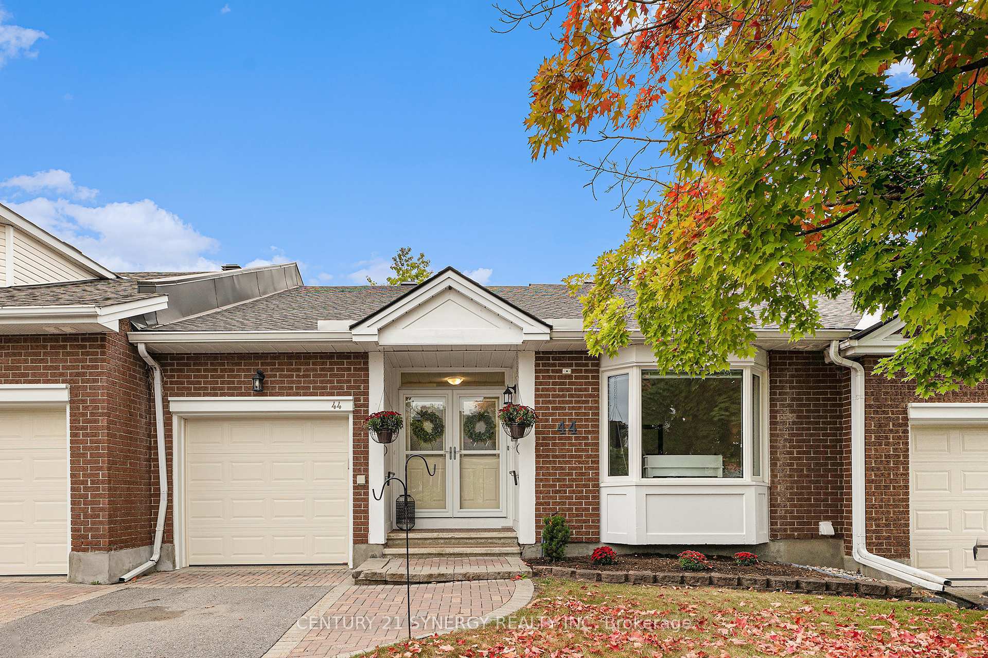 Property Photo: 44 Innesbrook Court ON K2S 1C7
