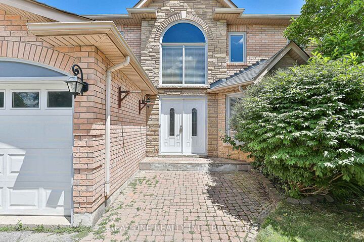 Property Photo: 493 Sandalwood Court ON L1G 7X9