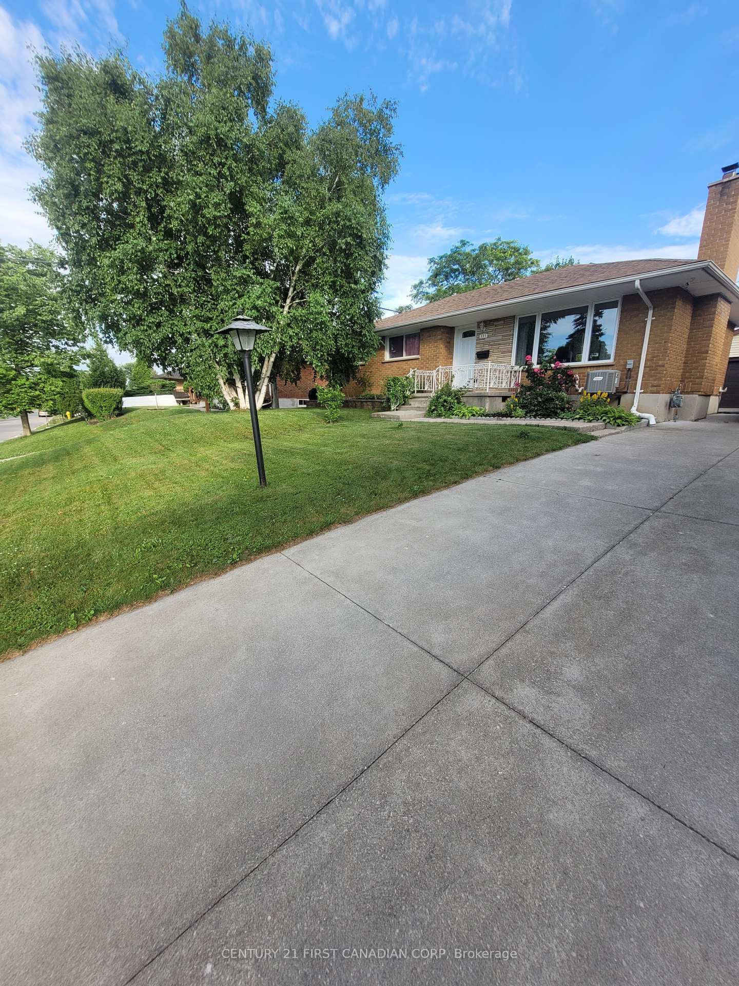 Photo de la propriété:  393 Chippendale Crescent  ON N5Z 3G1 