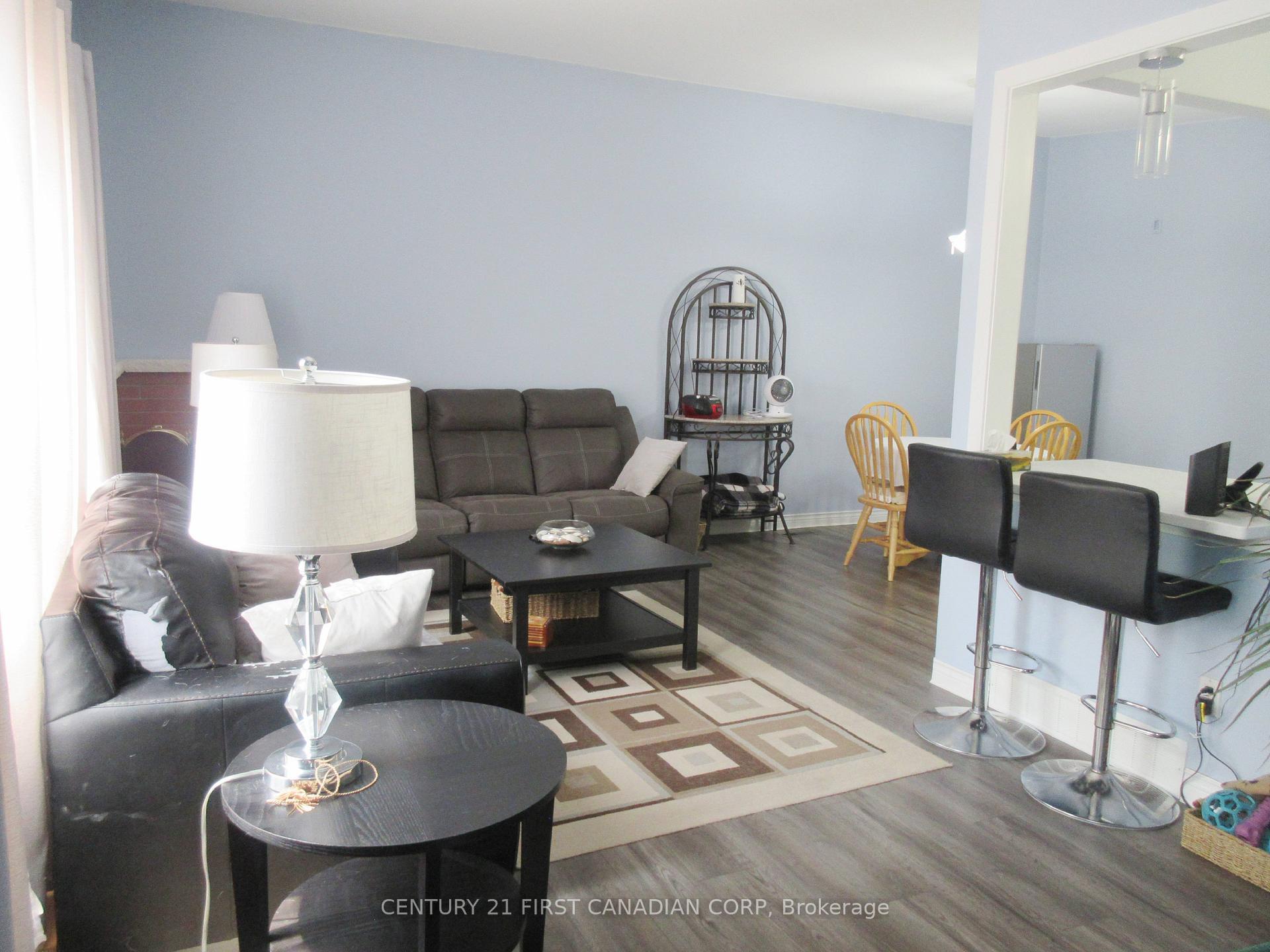 Photo de la propriété:  28 Hawkesbury Avenue  ON N5V 2K1 