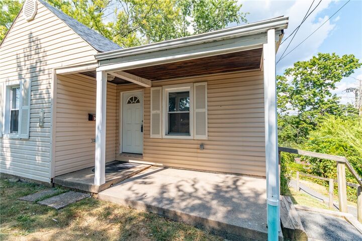 Property Photo:  314 Fort Couch Rd  PA 15241 