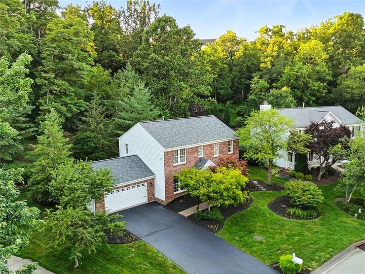 Property Photo: 112 Eaglebrook Ct PA 15367