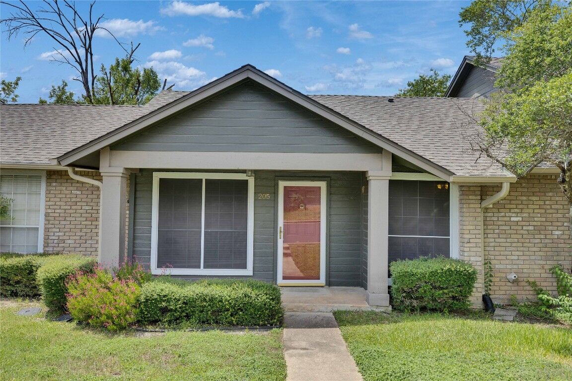 Property Photo: 1015 E Yager Lane 205 TX 78753