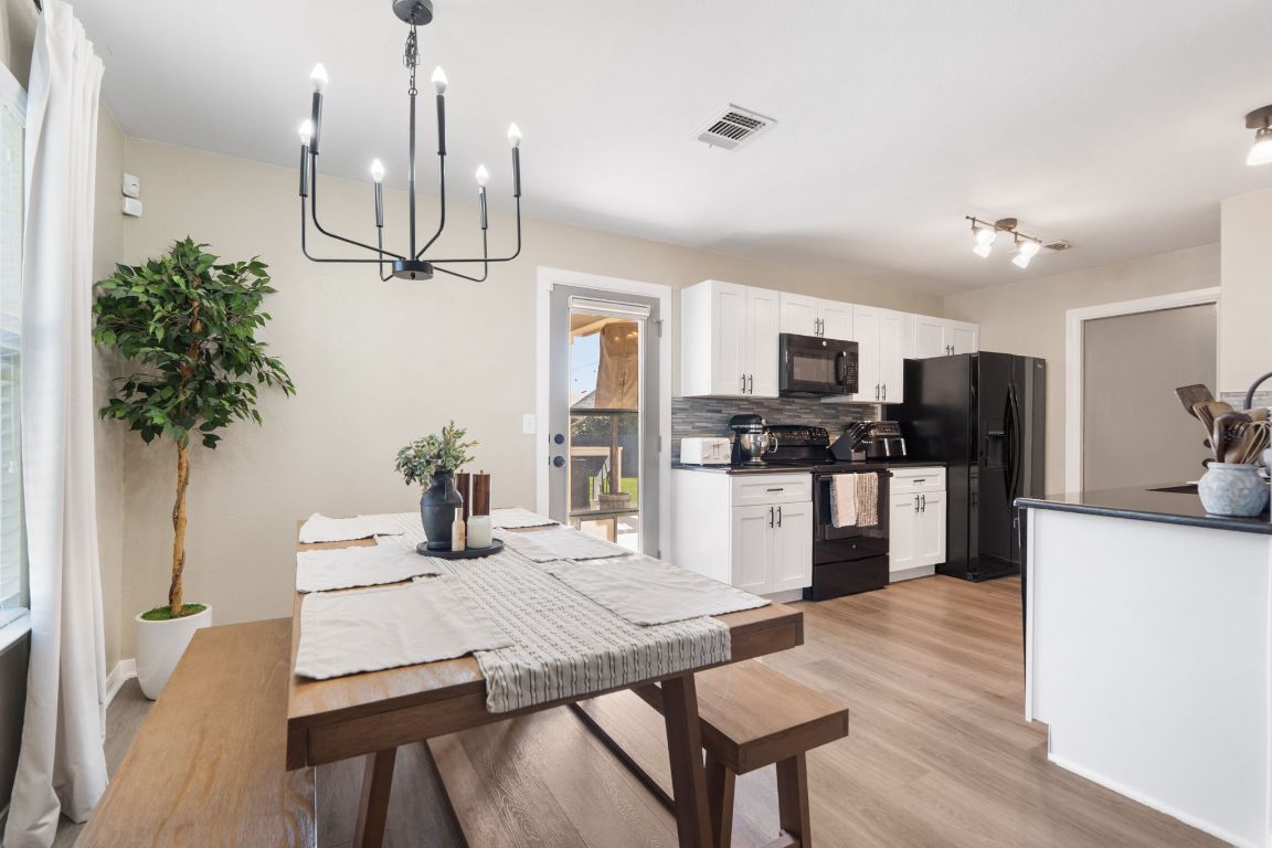 Property Photo: 1104 Hawkeye Point Road TX 78626