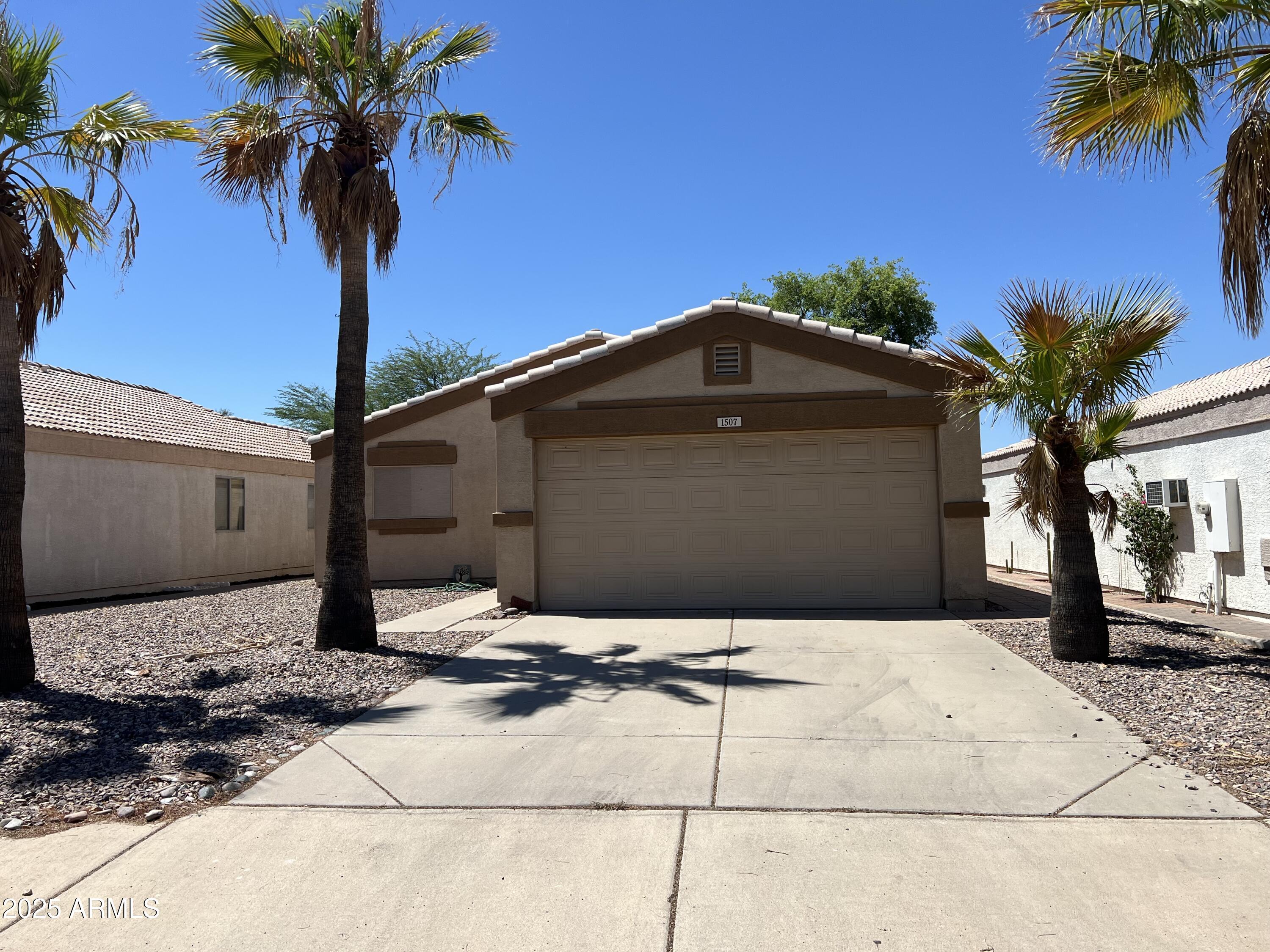 Property Photo: 1507 W Mesquite Avenue AZ 85120