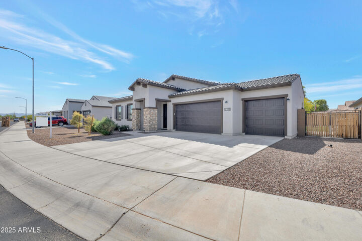 Property Photo: 7338 N 80th Lane AZ 85303