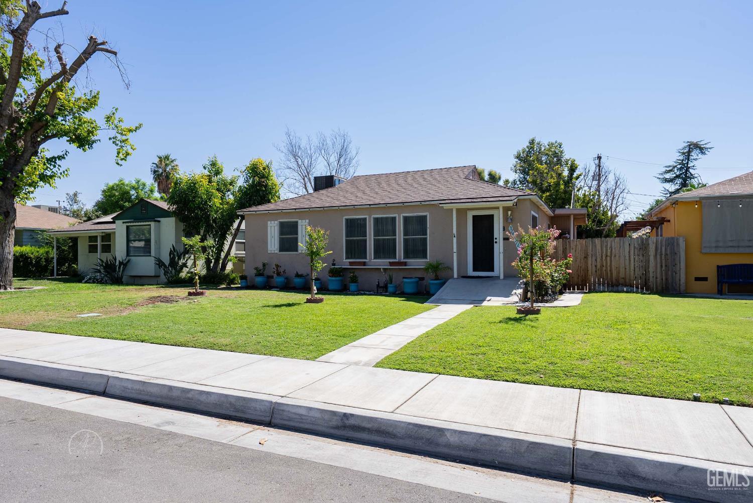 Property Photo: 1654 Olive Street CA 93301