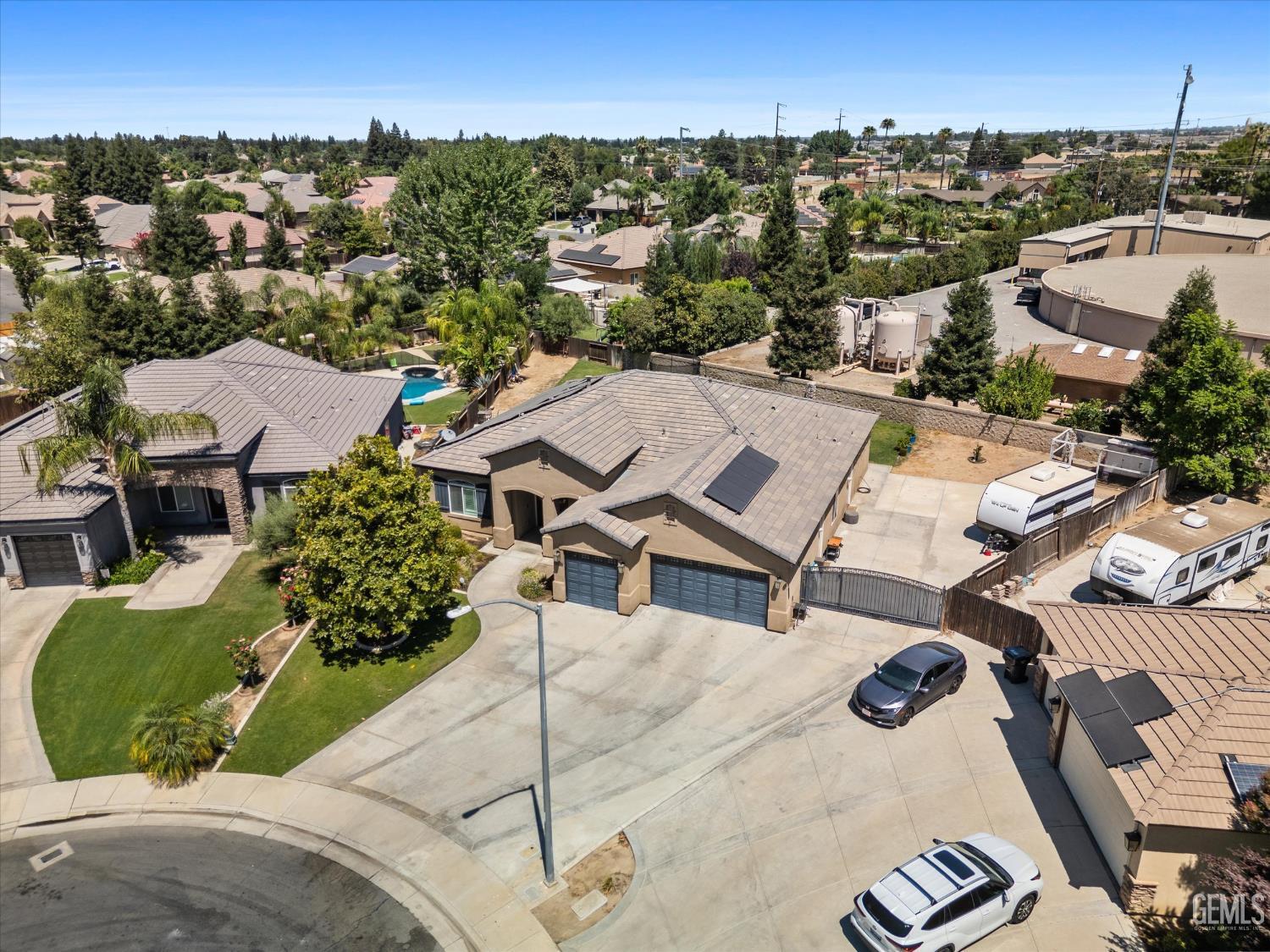 Property Photo: 6407 Cypress Ridge Court CA 93312