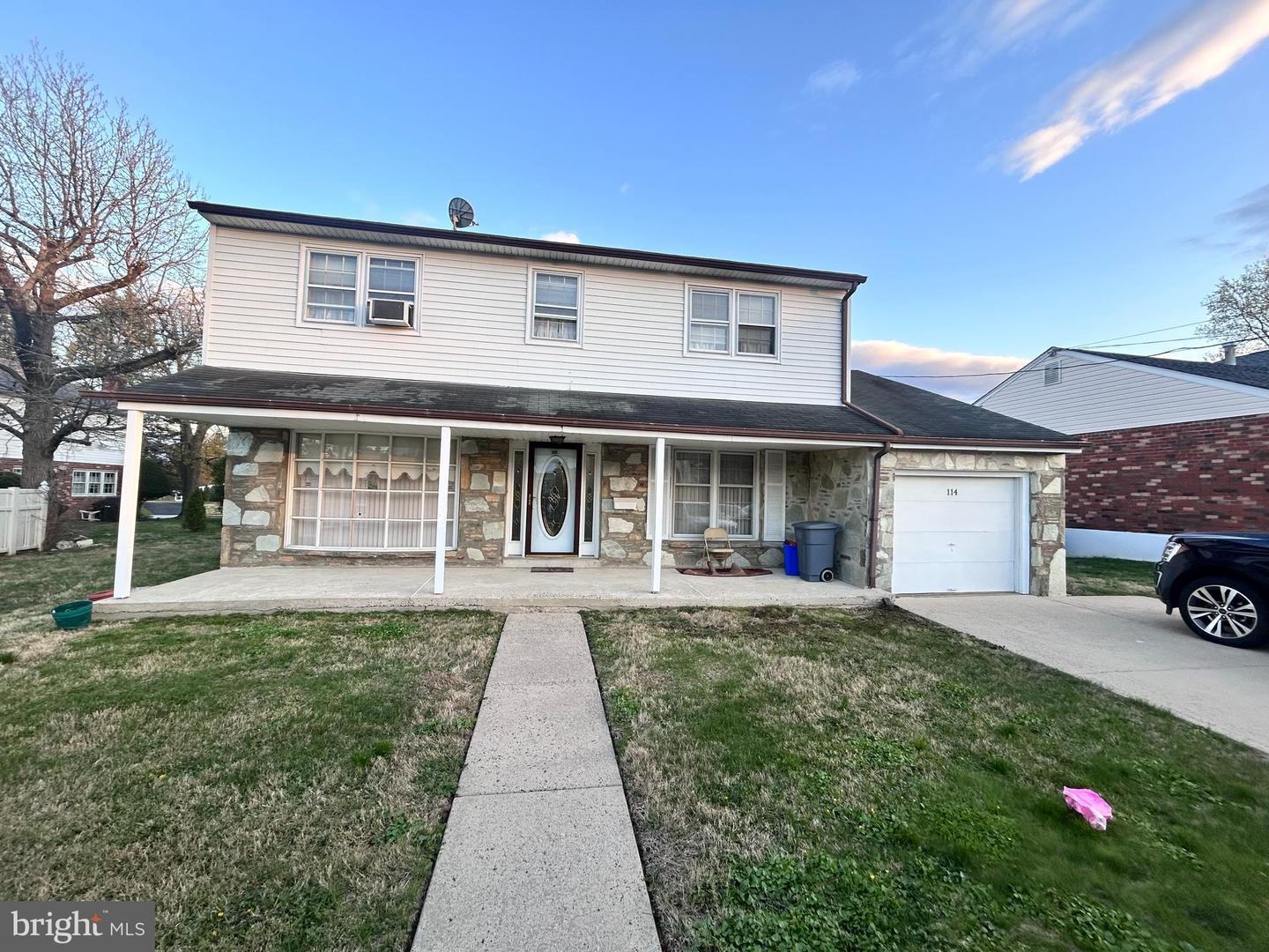 114 Almatt Place  Philadelphia PA 19115 photo