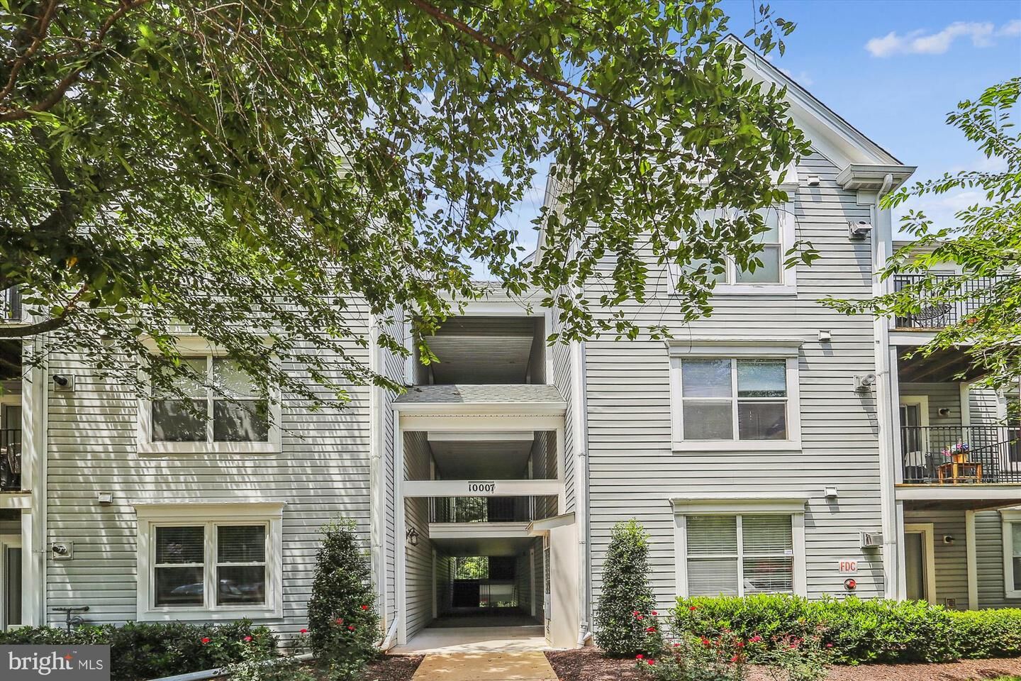 Property Photo: 10007 Vanderbilt Circle 10-6 MD 20850