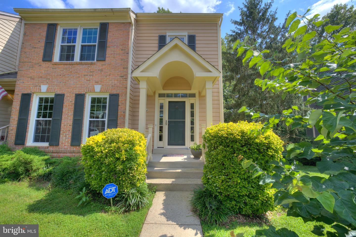 Property Photo: 11804 Great Owl Circle VA 20194