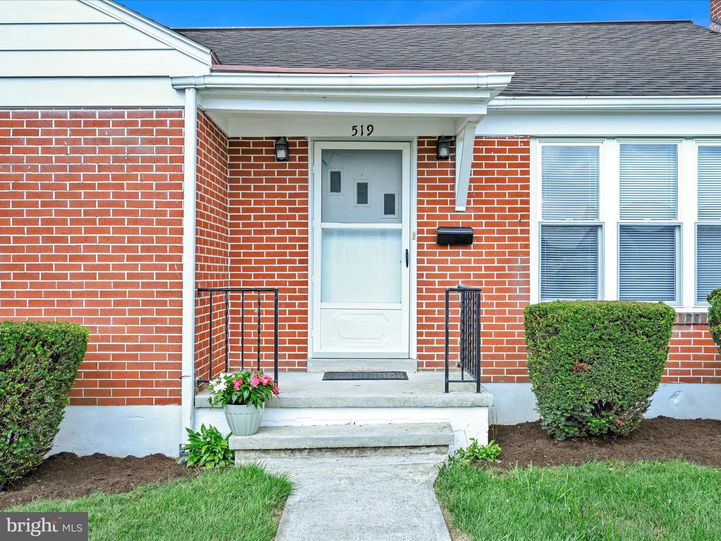 Property Photo:  529 N Lincoln Street  PA 17078 