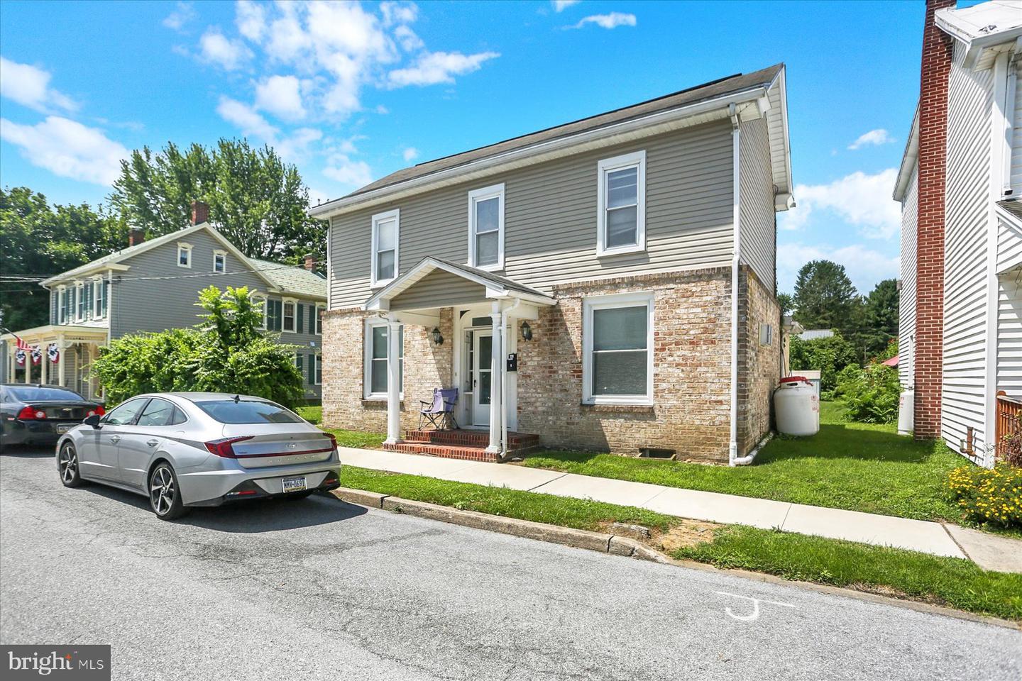 21 Chestnut Street  Mount Holly Springs PA 17065 photo