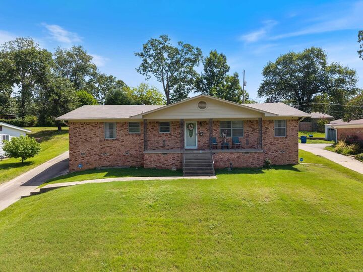Property Photo:  4626 Glenmere Road  AR 72116 
