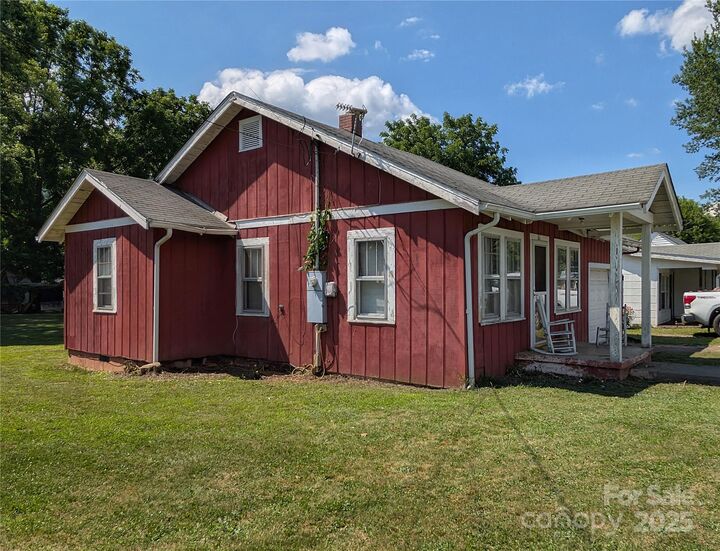 Property Photo: 261 Westwood Circle NC 28786