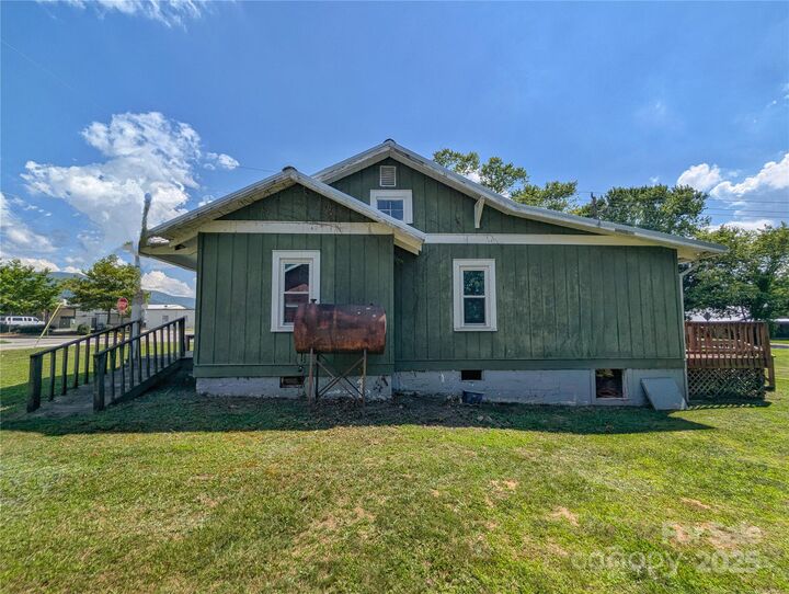 Property Photo: 251 Westwood Circle NC 28786