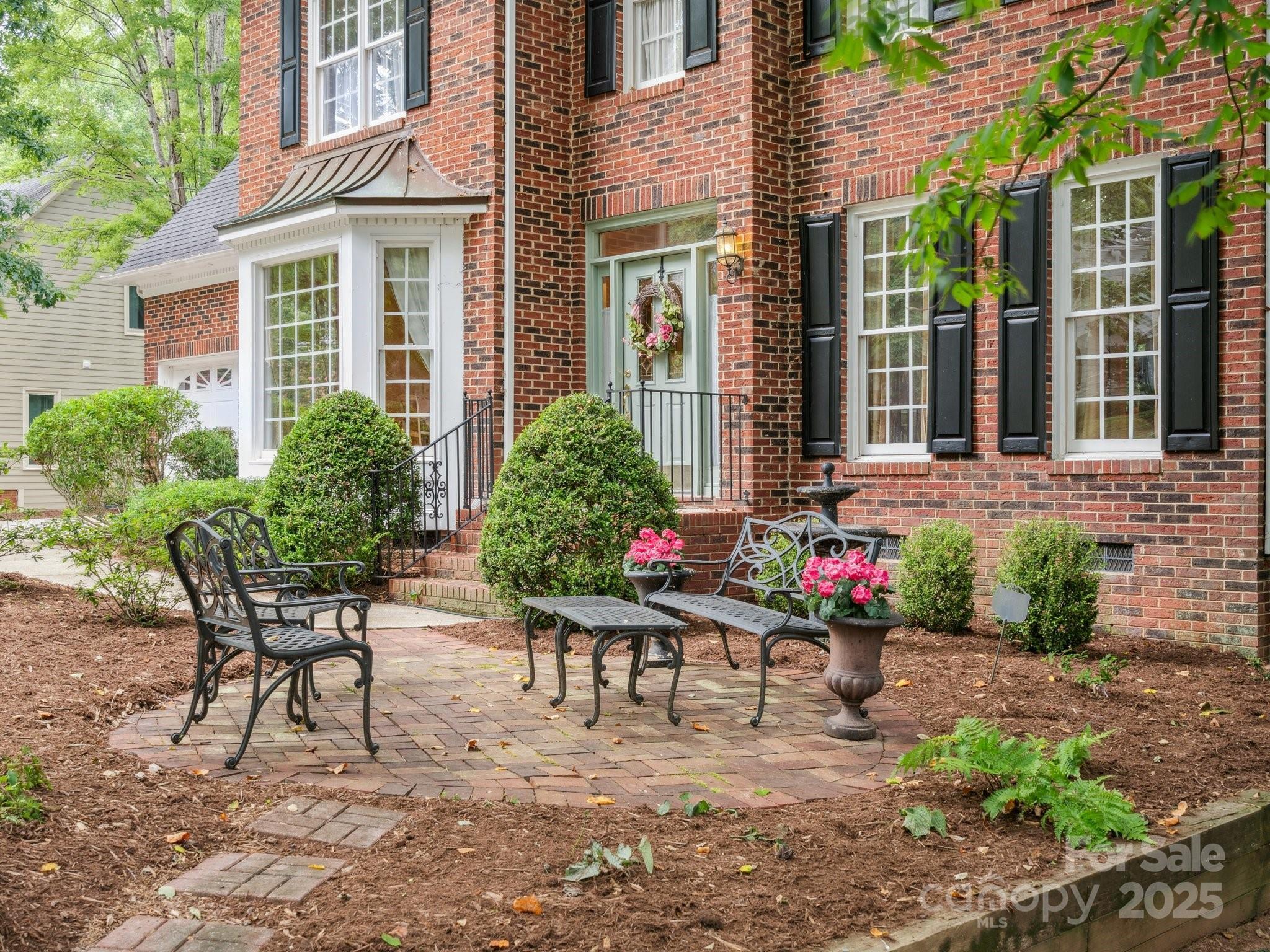 Property Photo: 423 Shrewsbury Lane NC 28105